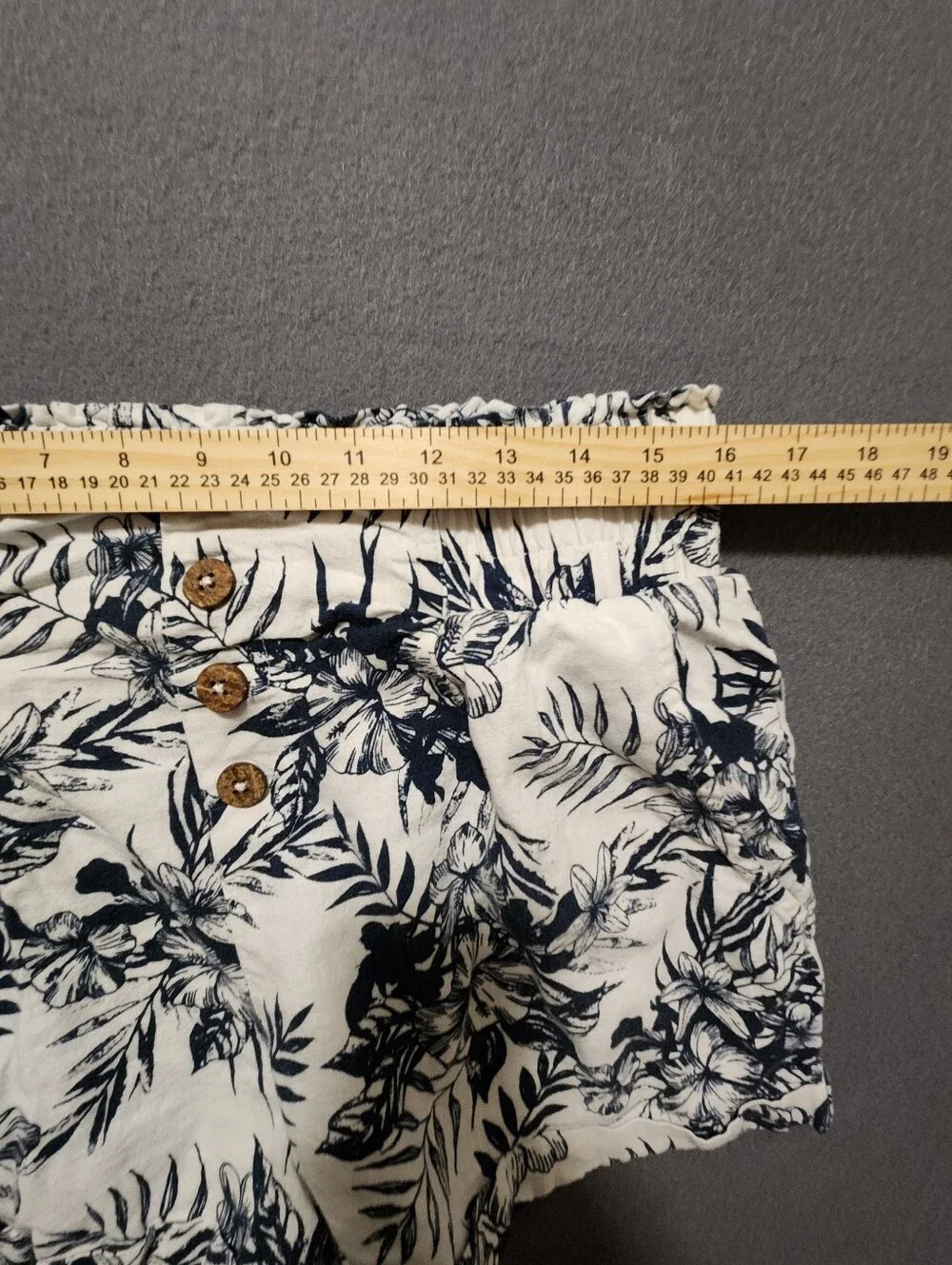 Jolt Shorts Women Size Large White & Blie Floral Linen Blend Pockets